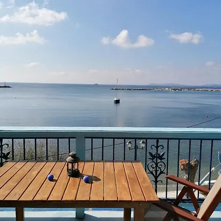 Panoramic Sea View Evmenia And Harbourside Sea Front דירה לוטראקי